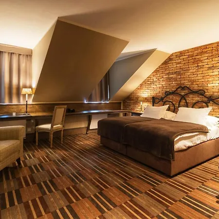 Park Hotel *